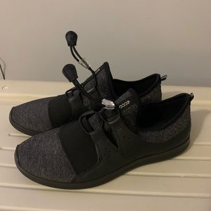ECCO Women’s Sense Elastic Toggle Sz 6 (EU 37)